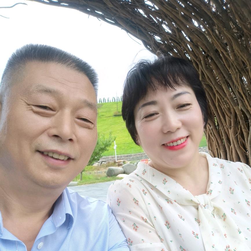 微笑面对蓝天（手机摄影）