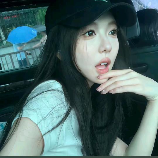 美女怎么会 emo