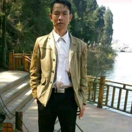 奔波劳碌。为生活，姓邓