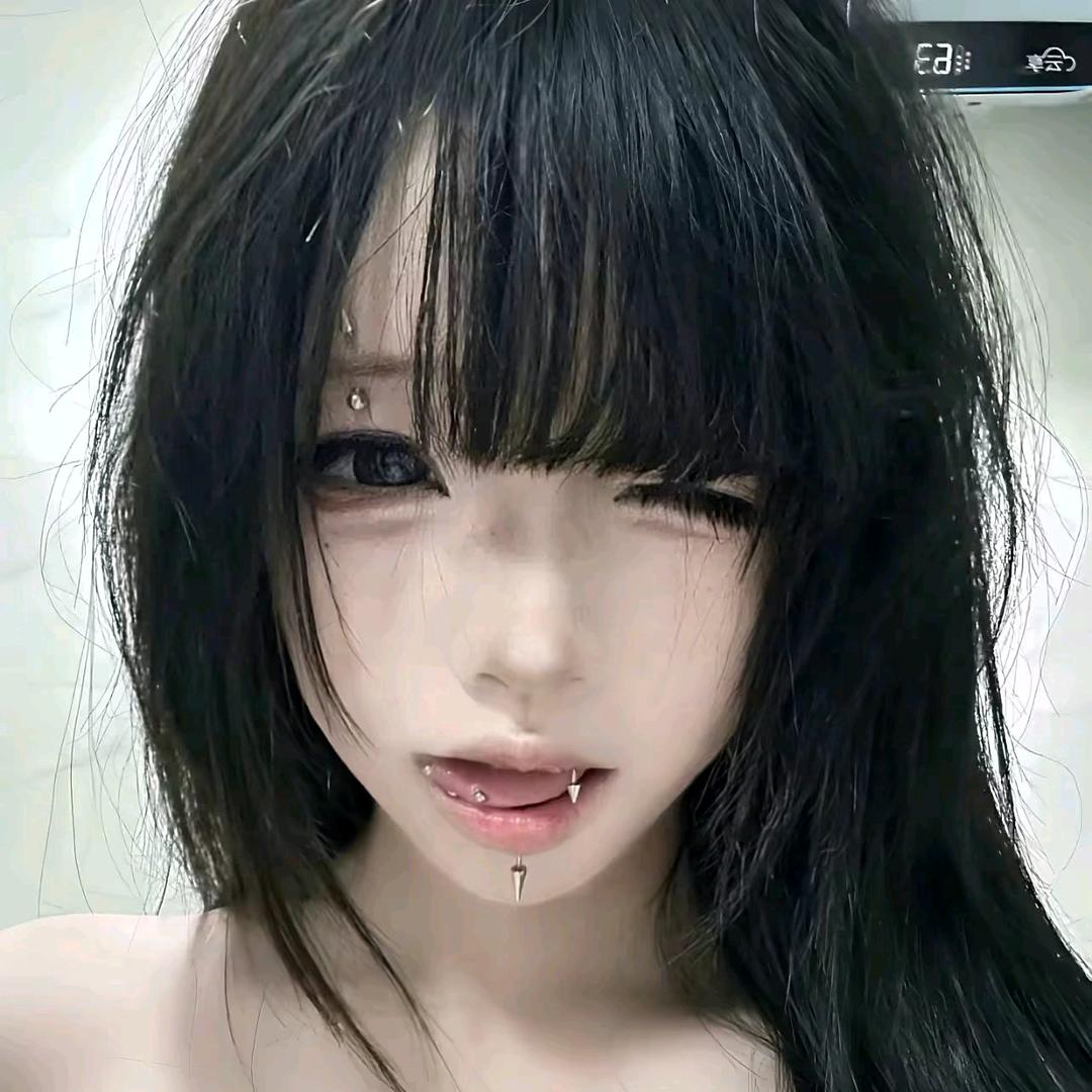 萌又怡、