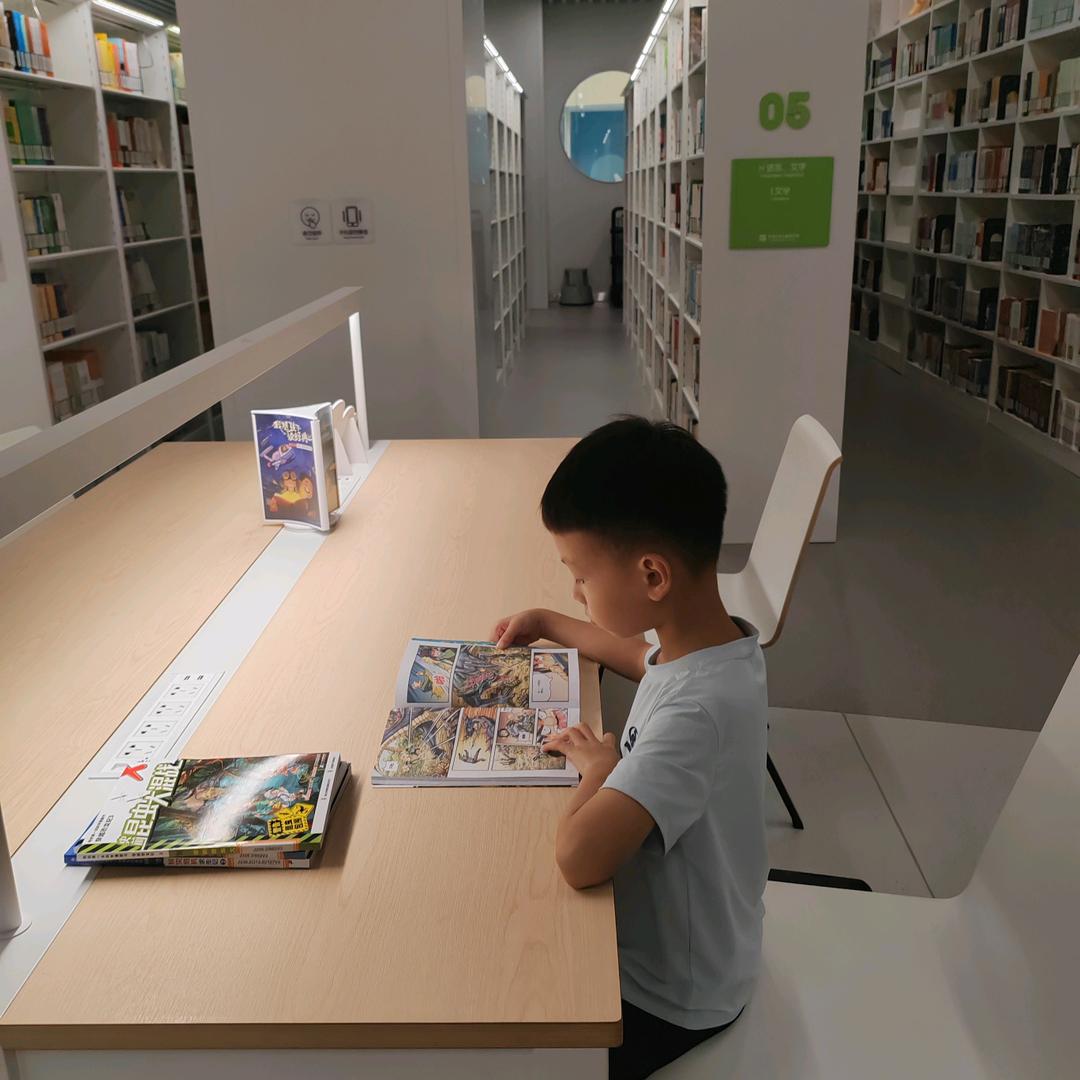 小哲同学（英语发声书）