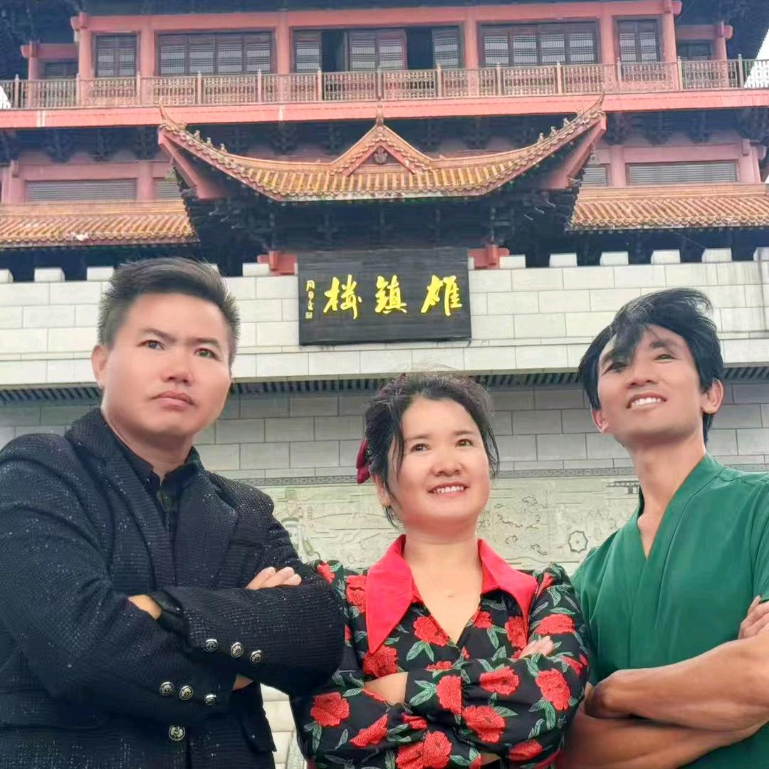 雄镇楼（912抖创队）