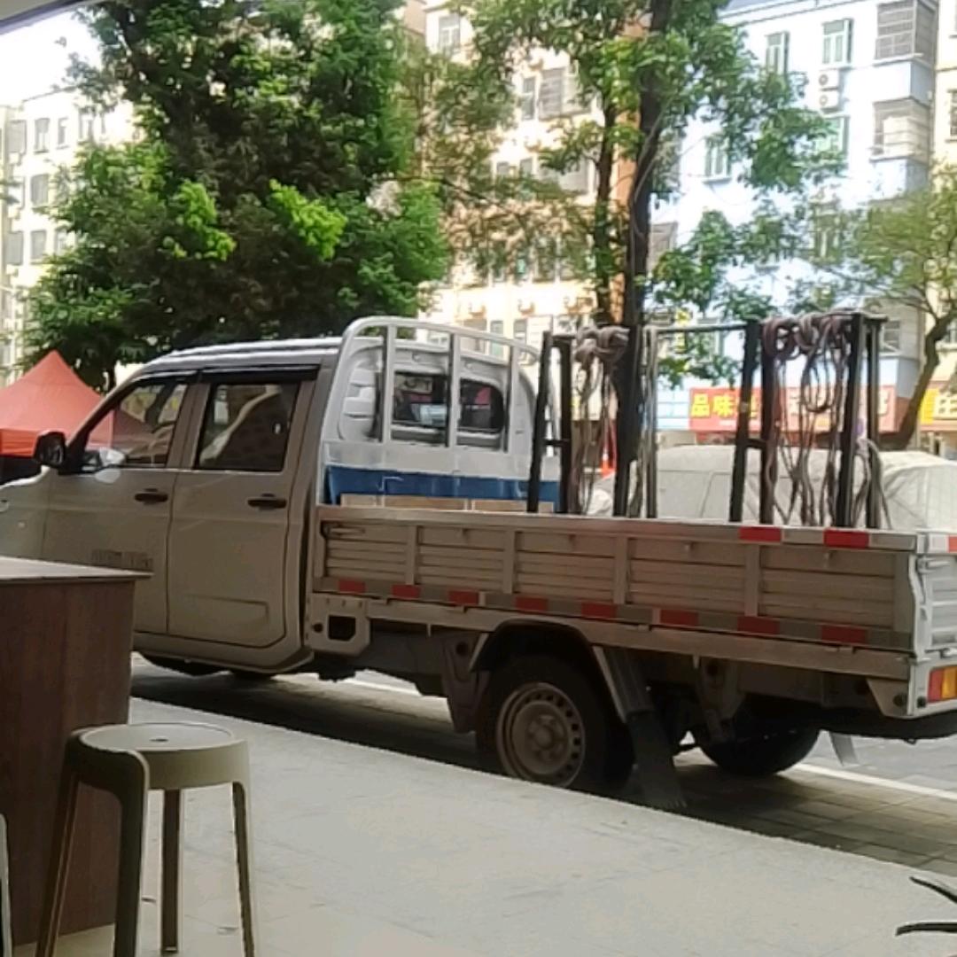 玻璃小哥