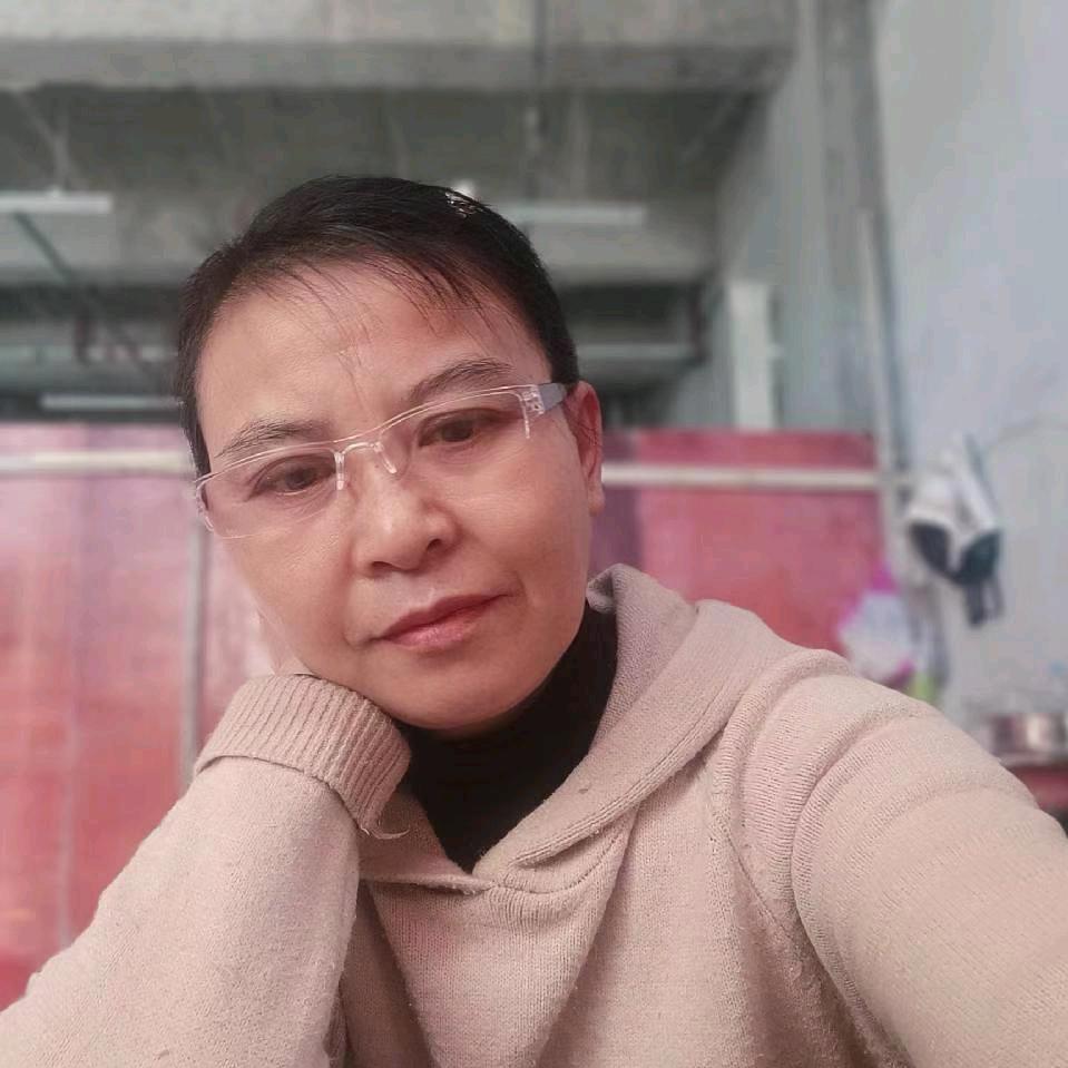 女佩