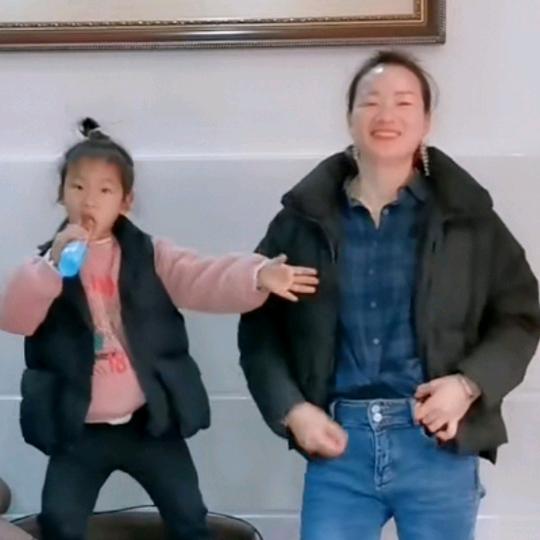 何姐伊伊