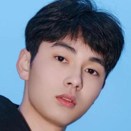 春夏秋冬雨露风霜