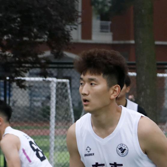 小巴不会🏀