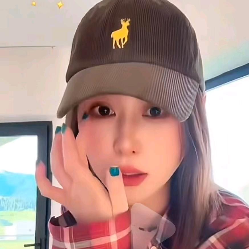 林肉肉潮牌穿搭