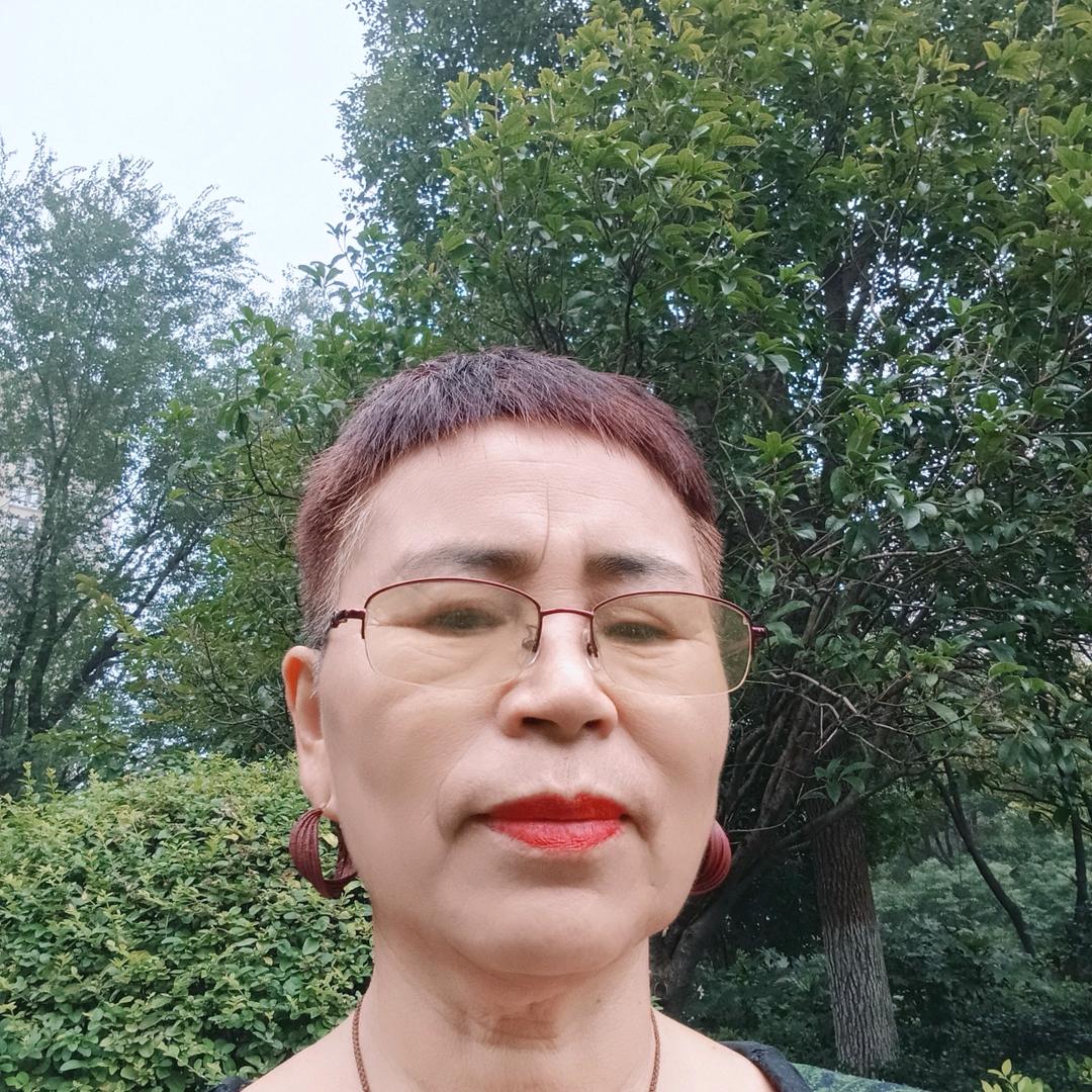 枫叶爱唱歌跳舞