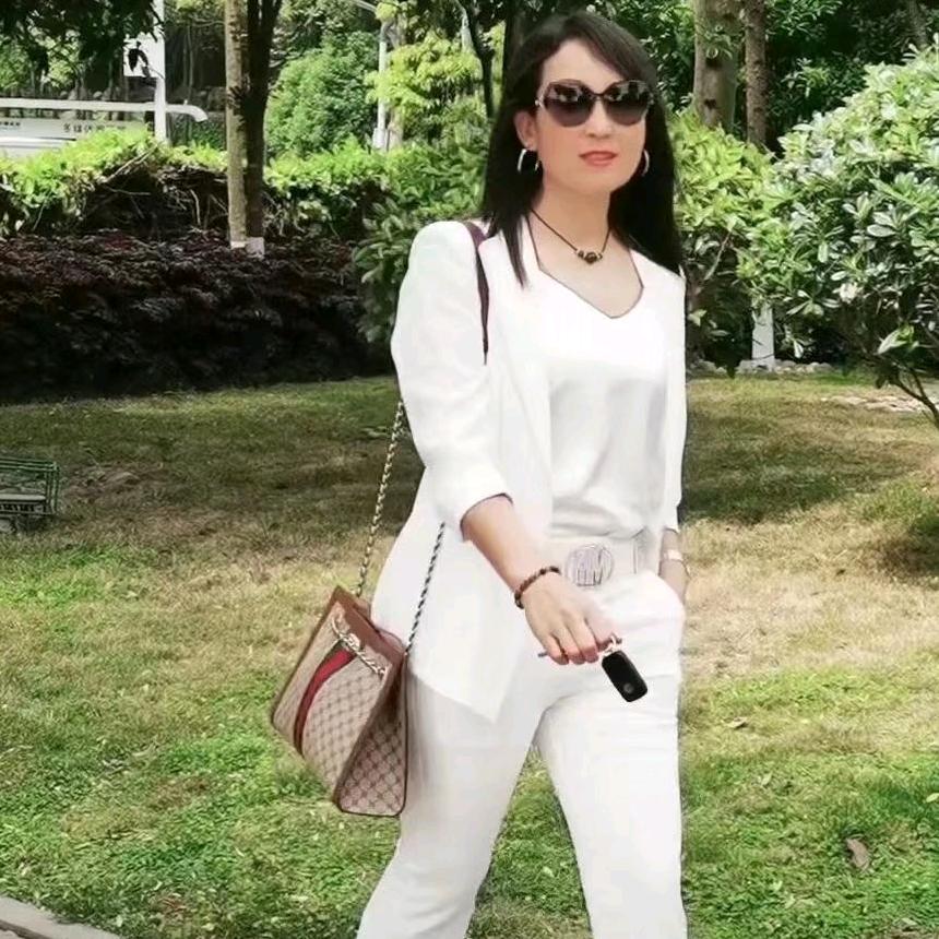英子