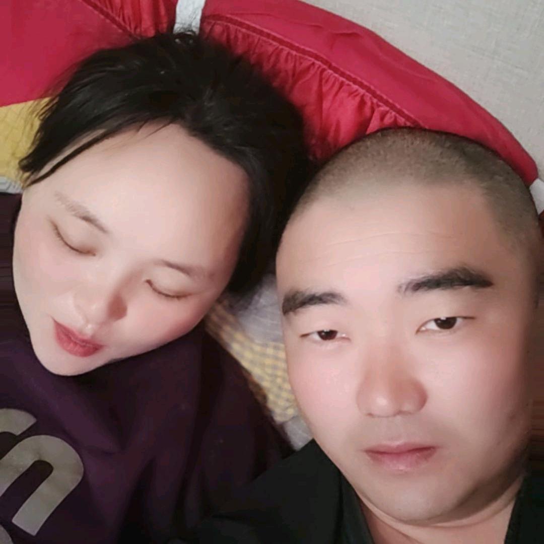 摆地摊的皖北小伙