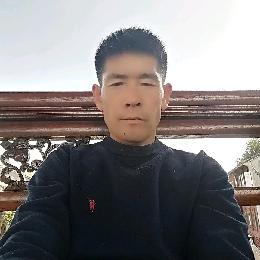 种大棚的小伙