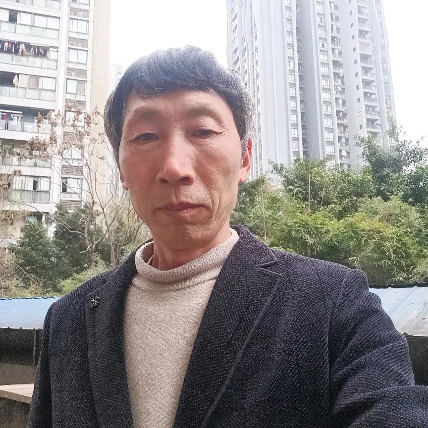 用户49773986何荣春