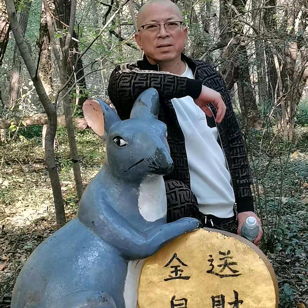 暖然服装工厂总店霄霄