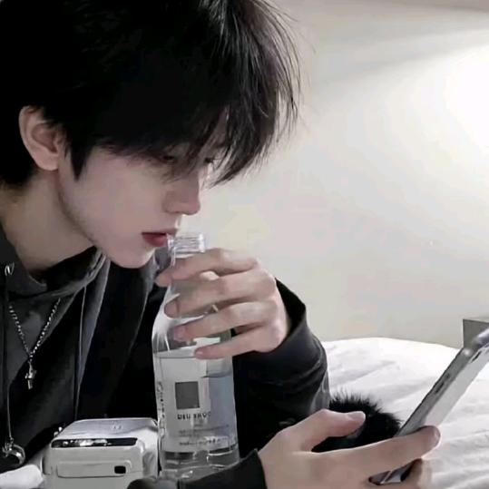 江辞.