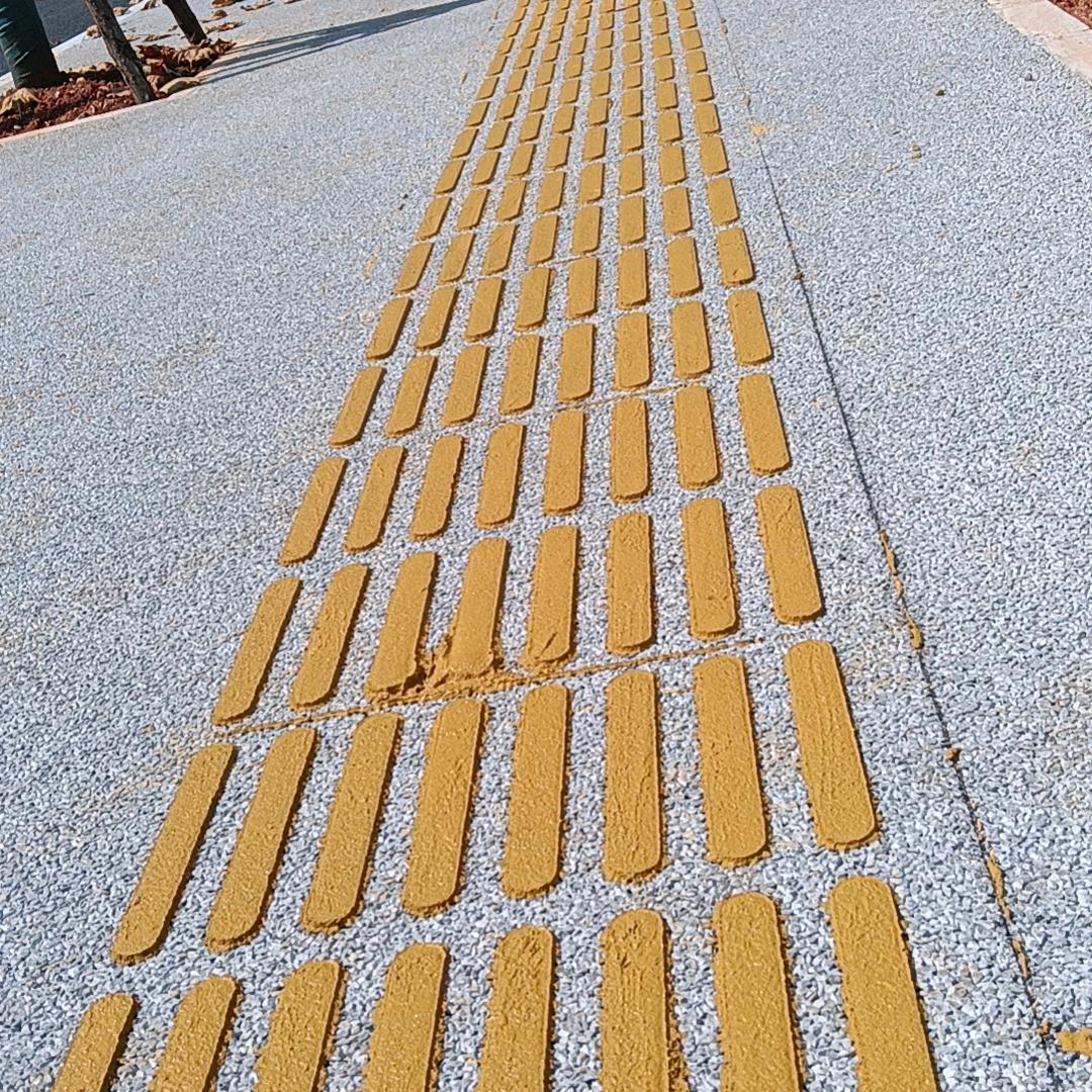 小闵专业承接各种水泥路透水