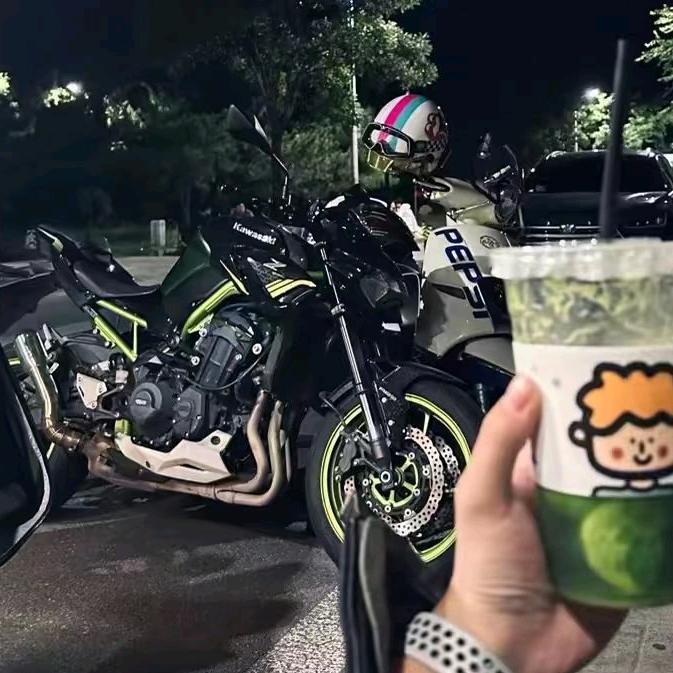 巴扎黑：