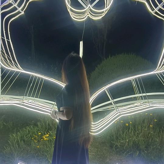 ，。！