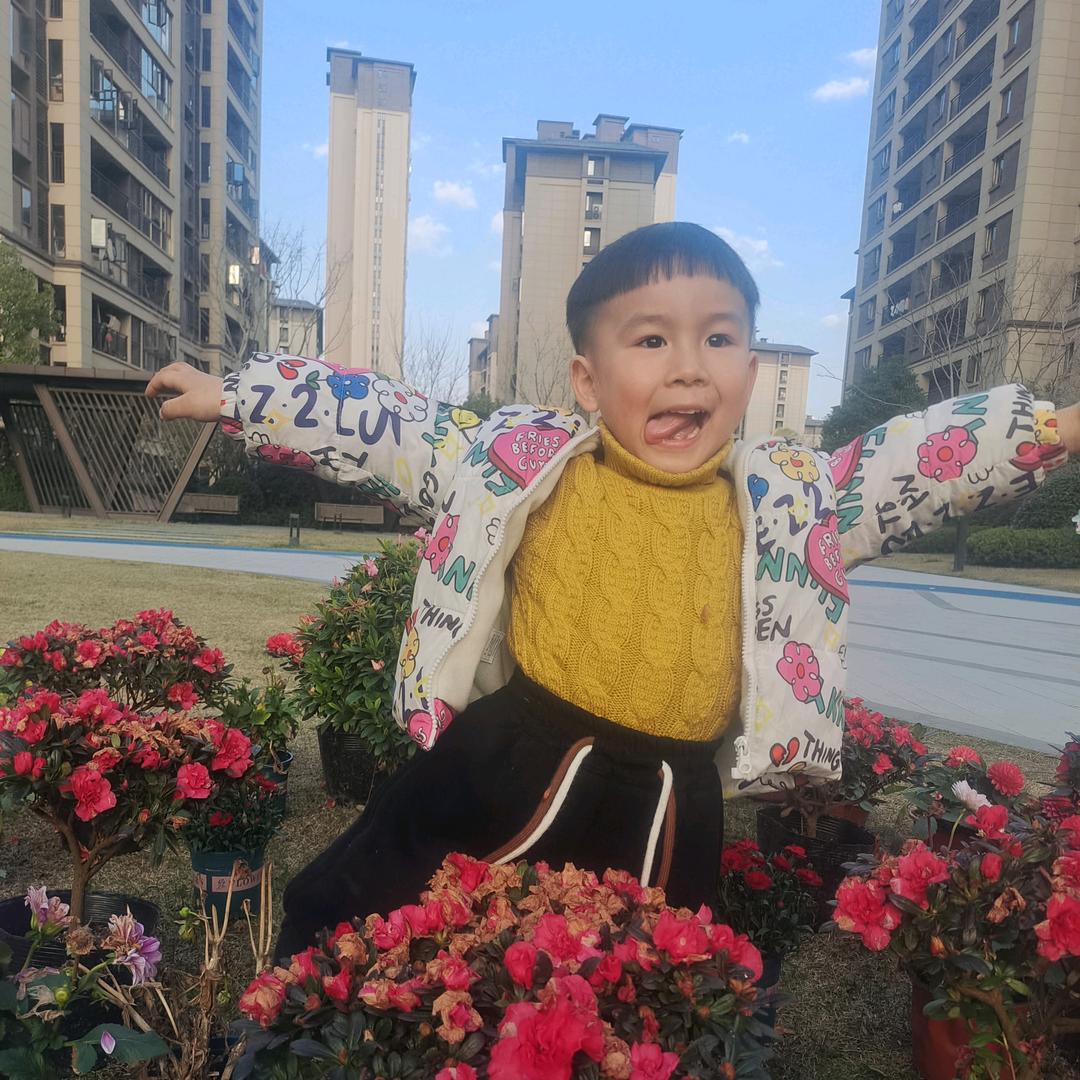 🌻小可爱👧🏻👨🏻‍🦱