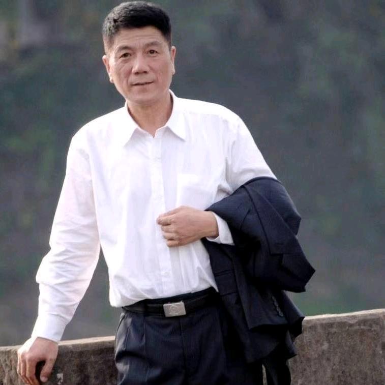 拥抱月亮的星星