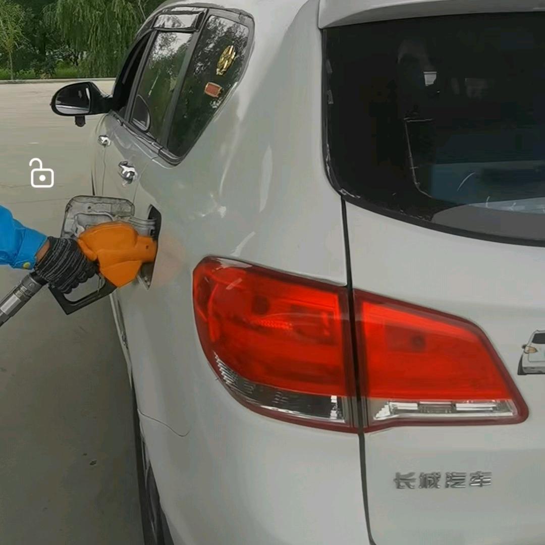 源国：钣金喷漆，补胎换胎，事故车修复。