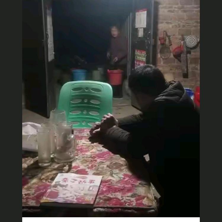 蒋花秀         MV母亲