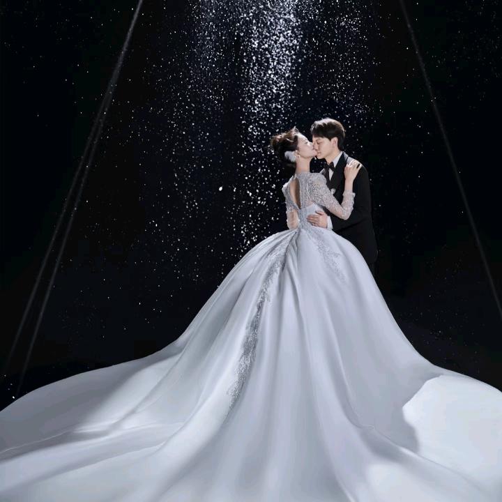 临朐屿泽摄影婚嫁礼服馆