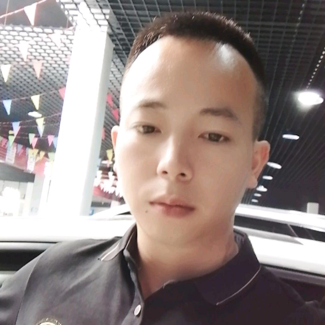 卖火车的小男人