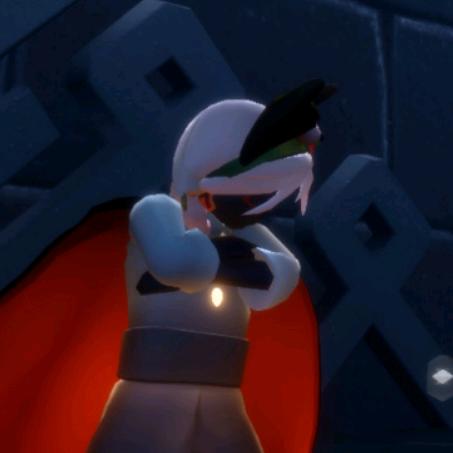 偷左邻居王大爷的裤衩卖给右邻居李大娘五十