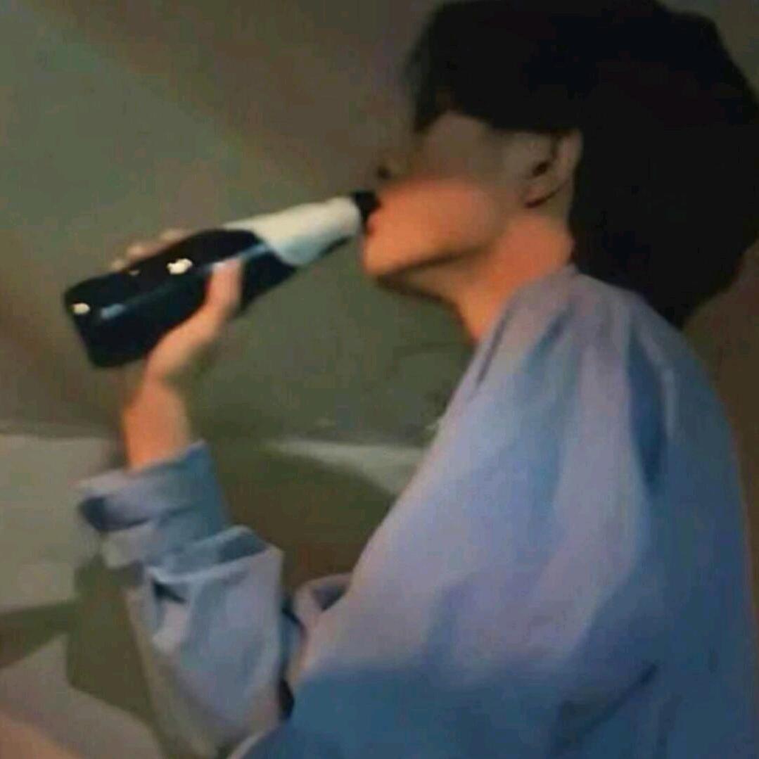 (⑉˃ᯅ˂⑉)(つ ∩ど)