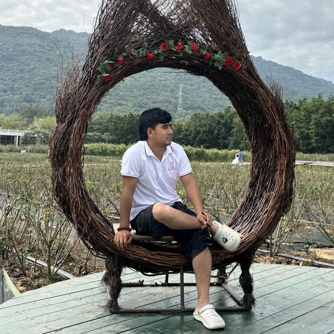 莎车县努尔敦润滑油轮胎世界