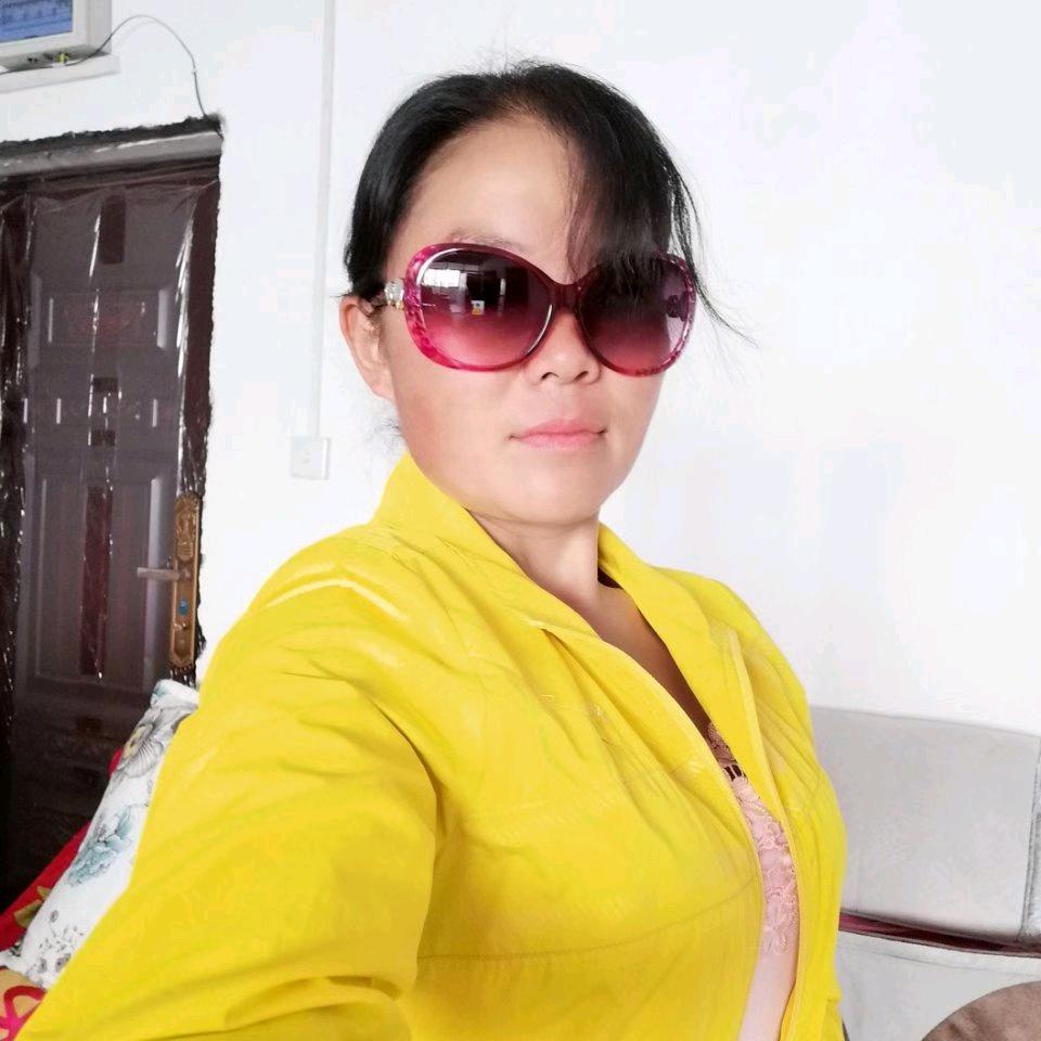 自由锣队打鼓妹，黄