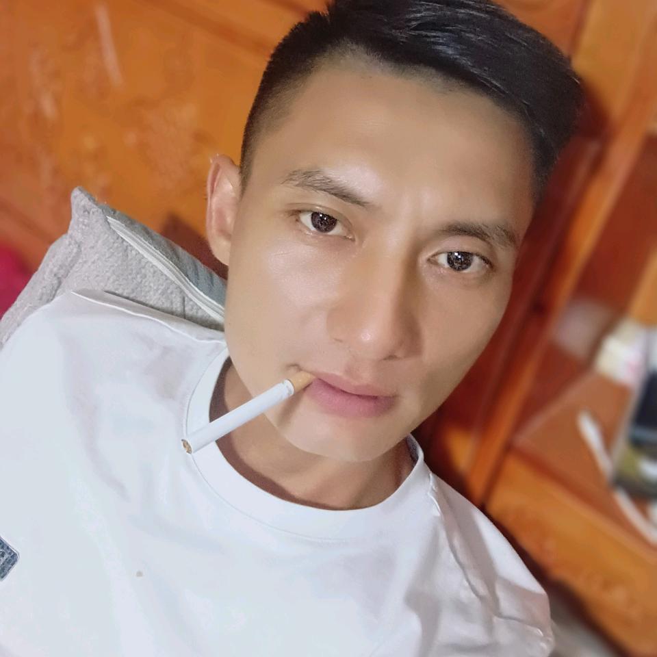 周默，