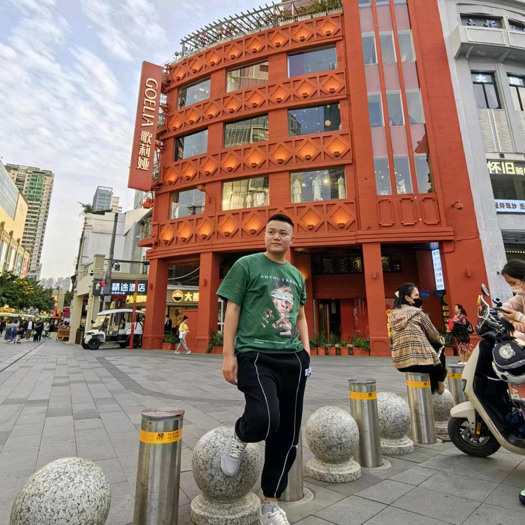 半岛小亮哥
