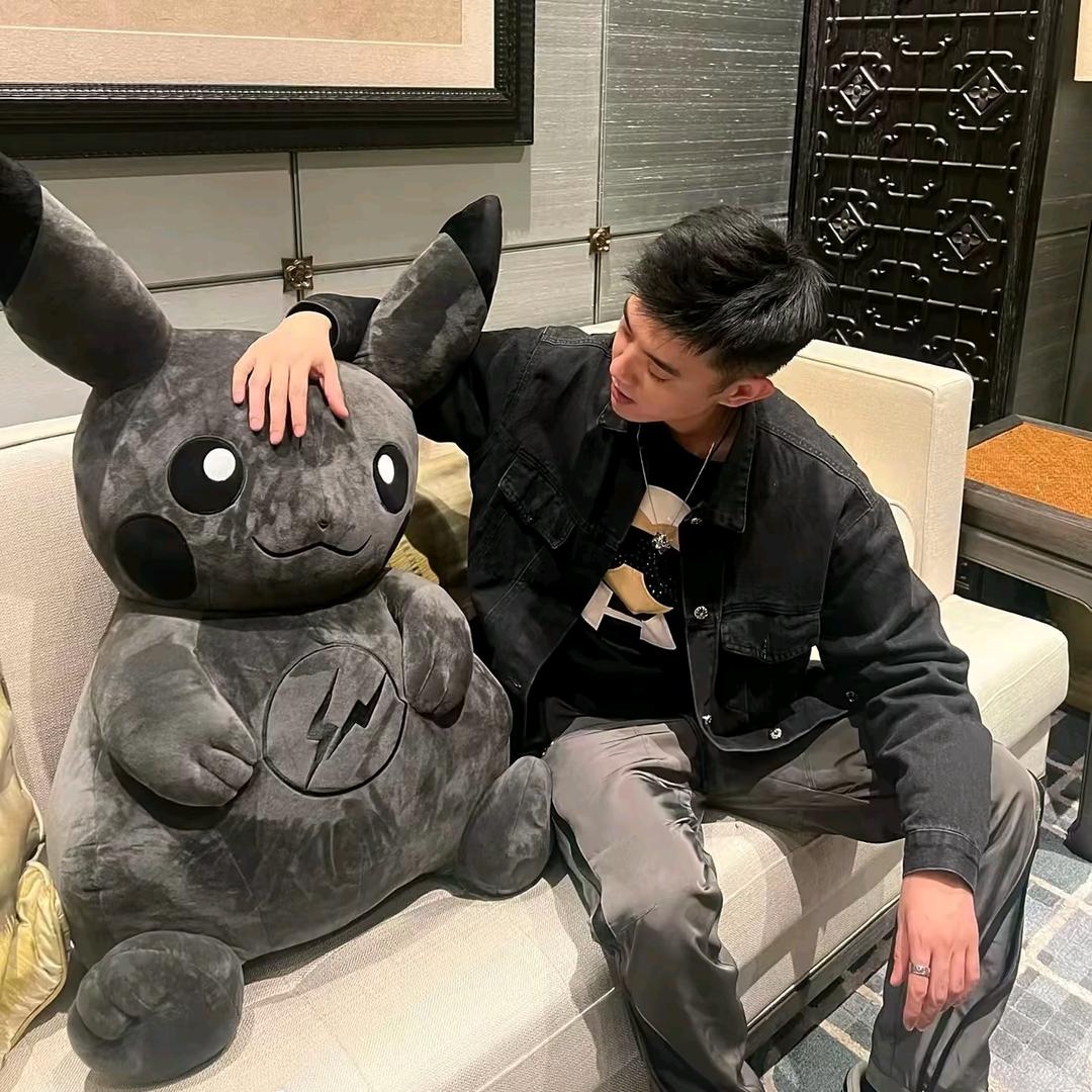 奕雾岸.