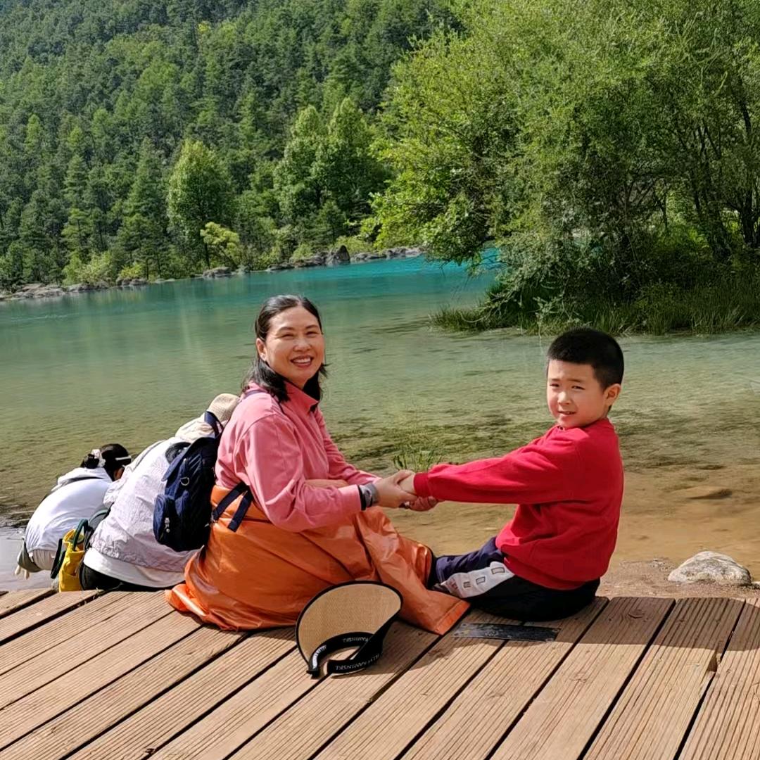 笄山食府   陈霞