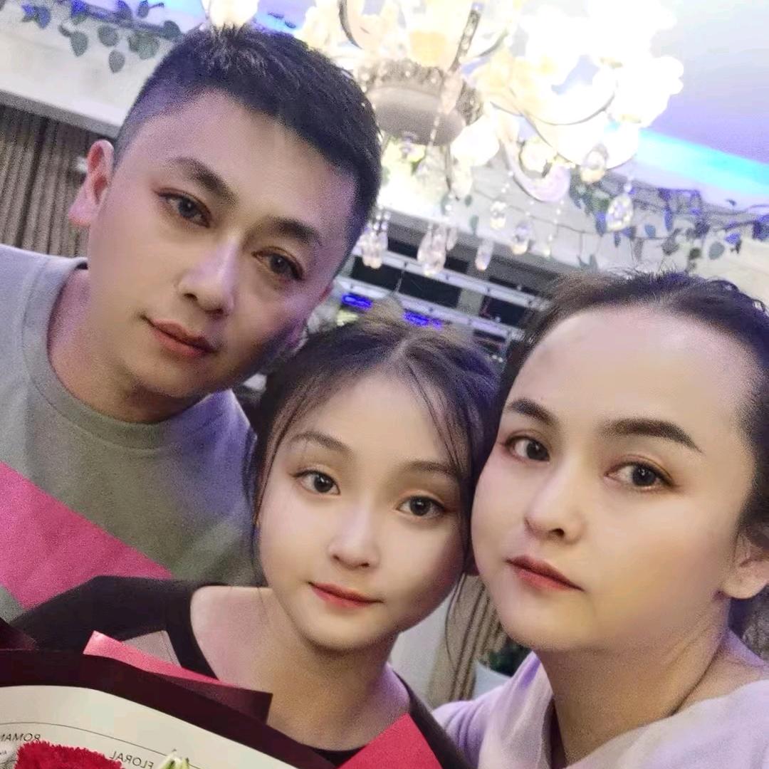 华庭名居底商伊品轩拌面新疆菜