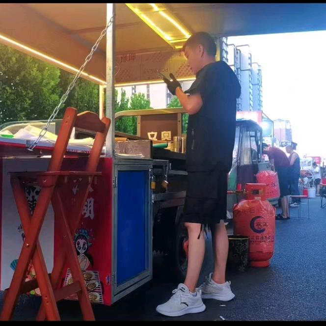 鱿鱼大王和串串