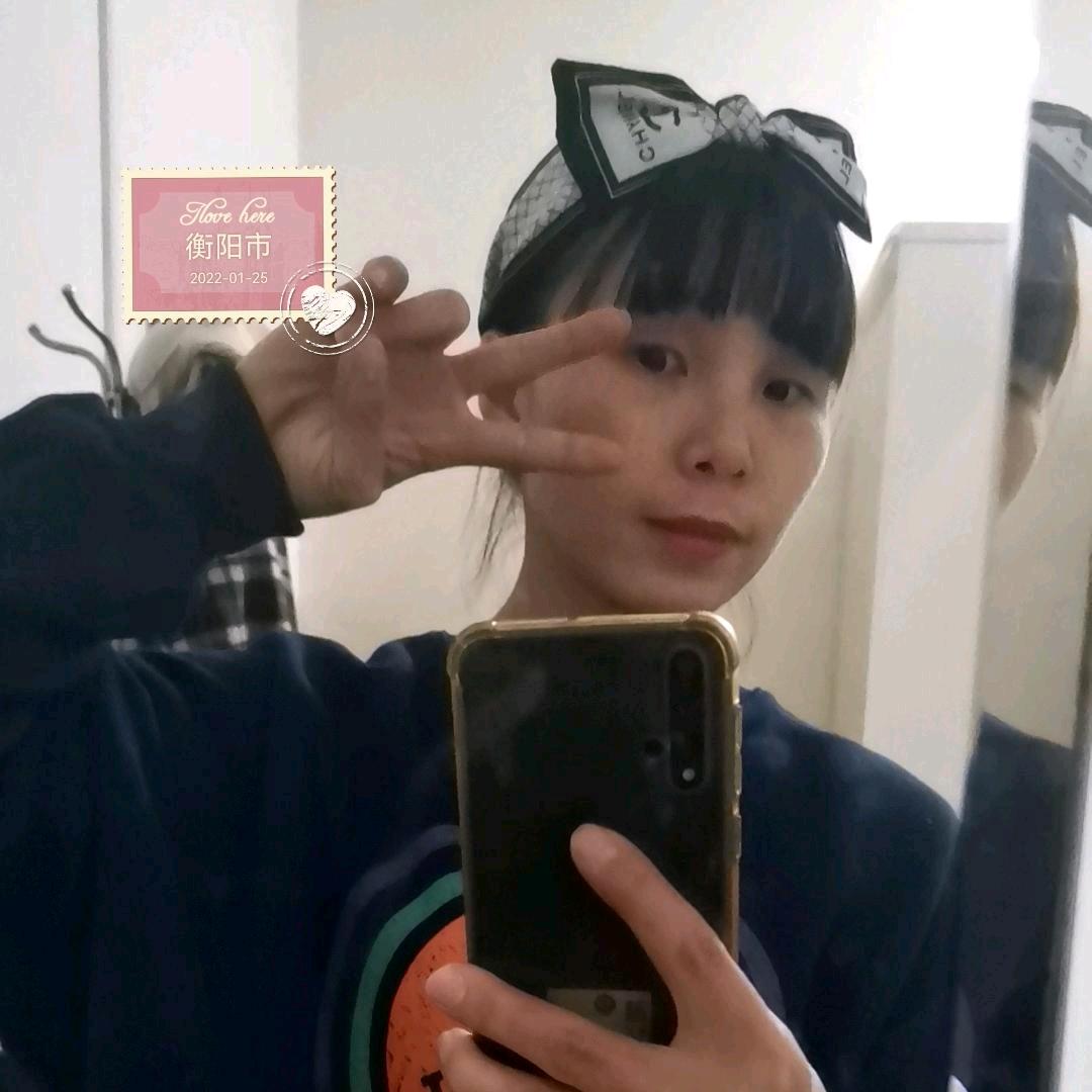 常宁盐湖喂养传统熟食猪的周姑娘