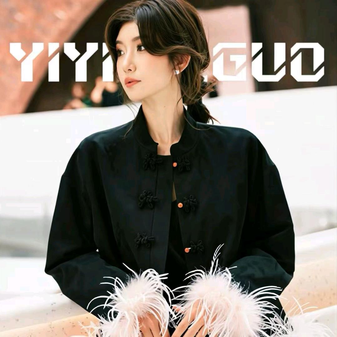 yiyi吖（依依吖）