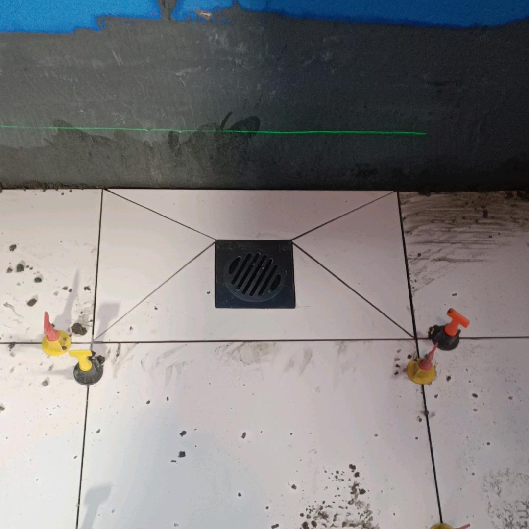 柘城90后小两口专业贴砖 赵