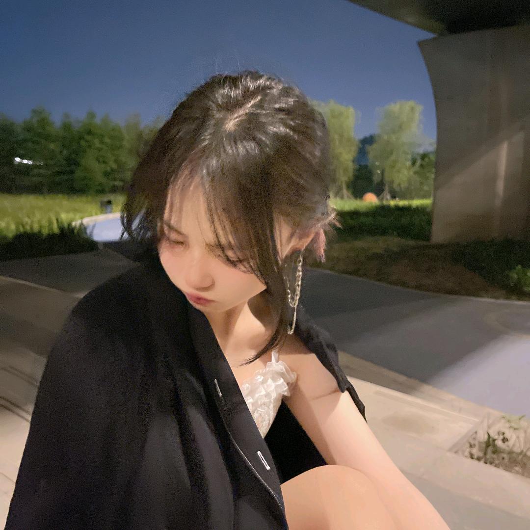 秋秋.