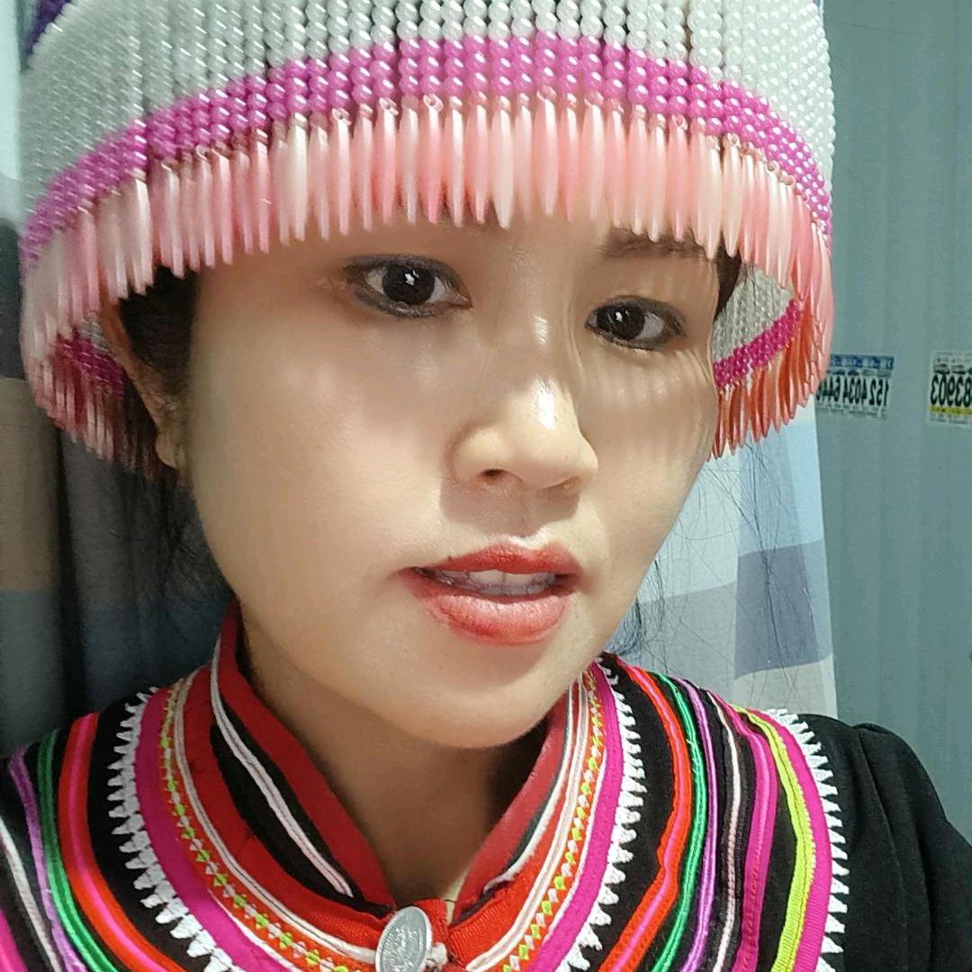 云南李三姐女瓦工。