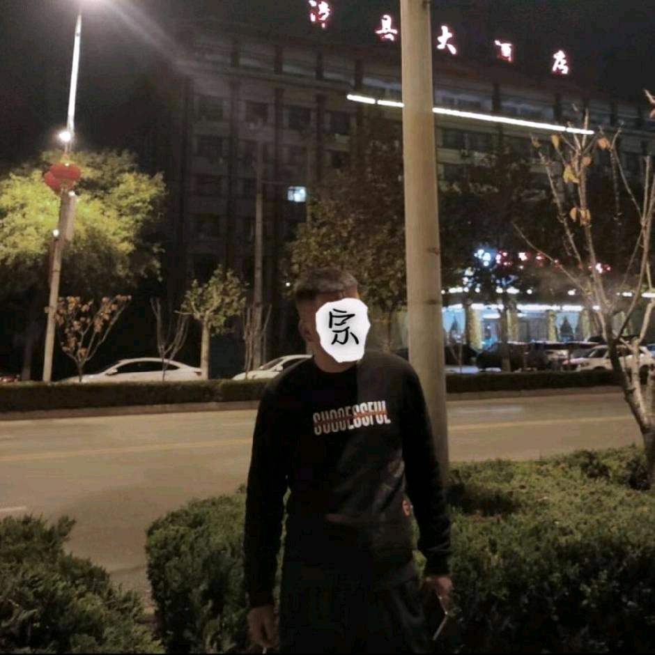尼古拉斯 ● 熊 二.