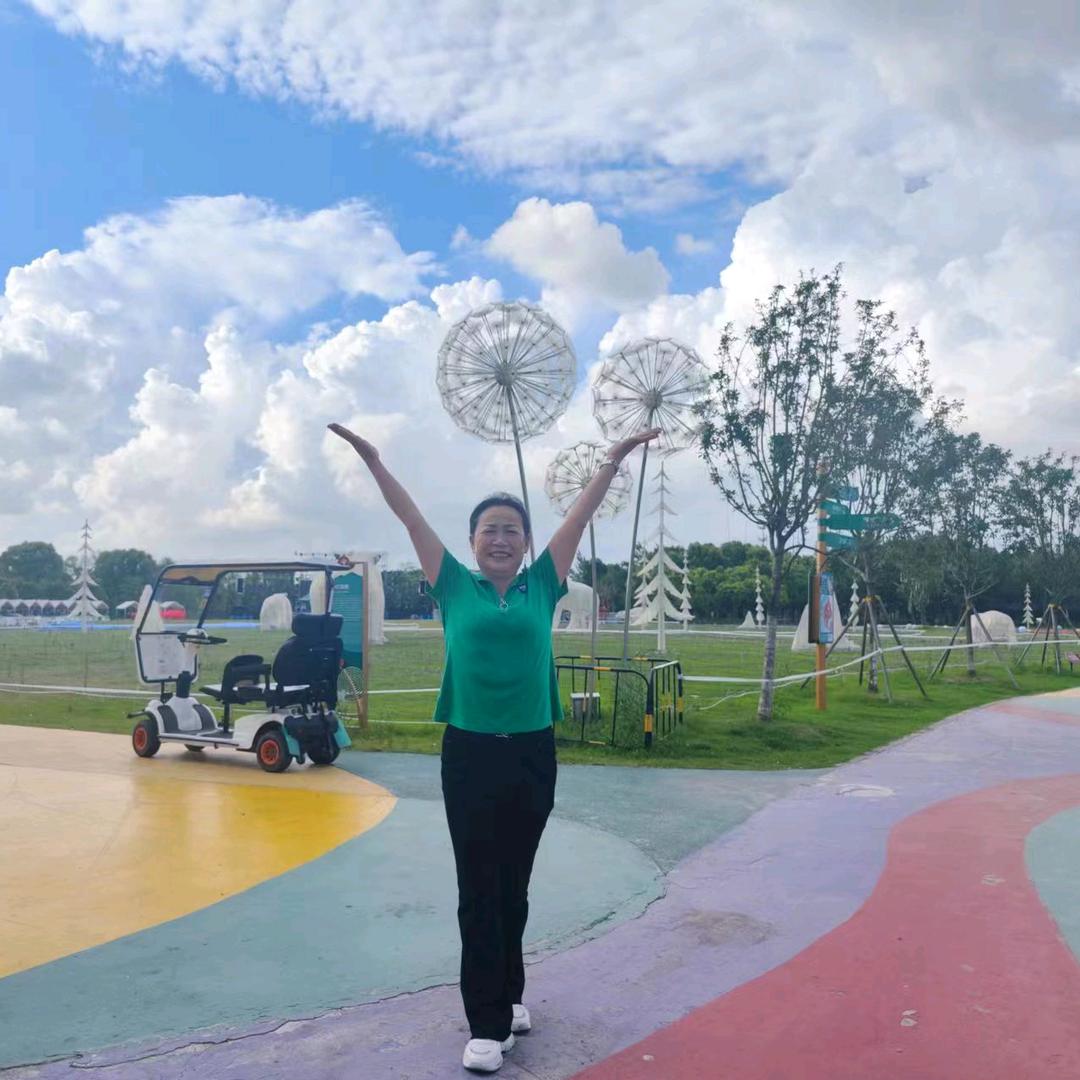 喜欢唱歌跳舞的凤姐