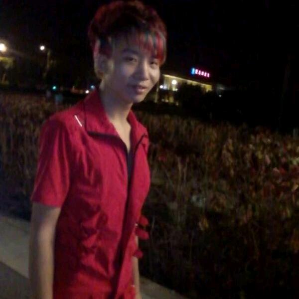 叼着橙汁拽天下🍯