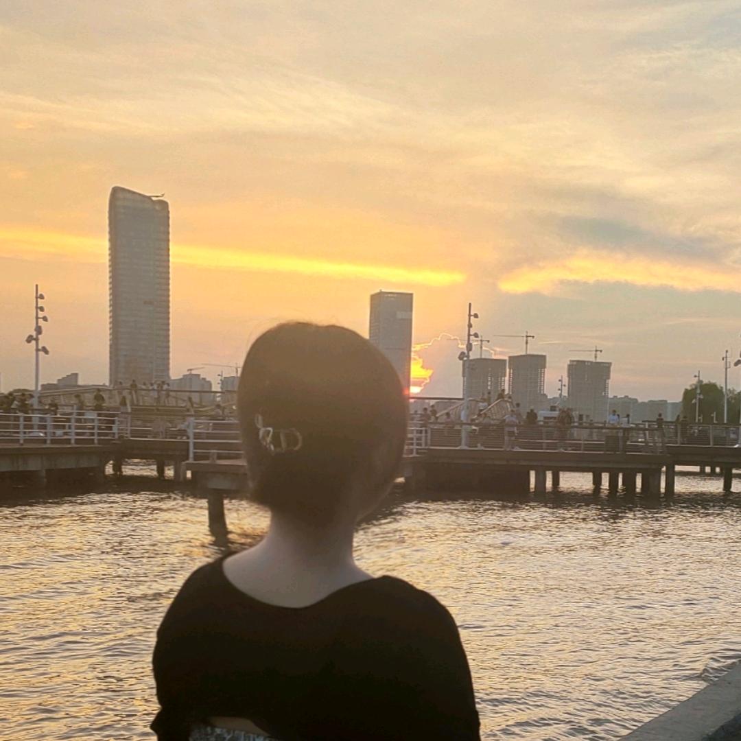 没睡醒的小倩