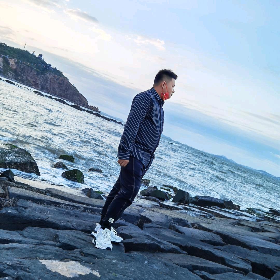 只饮烈酒不谈过往