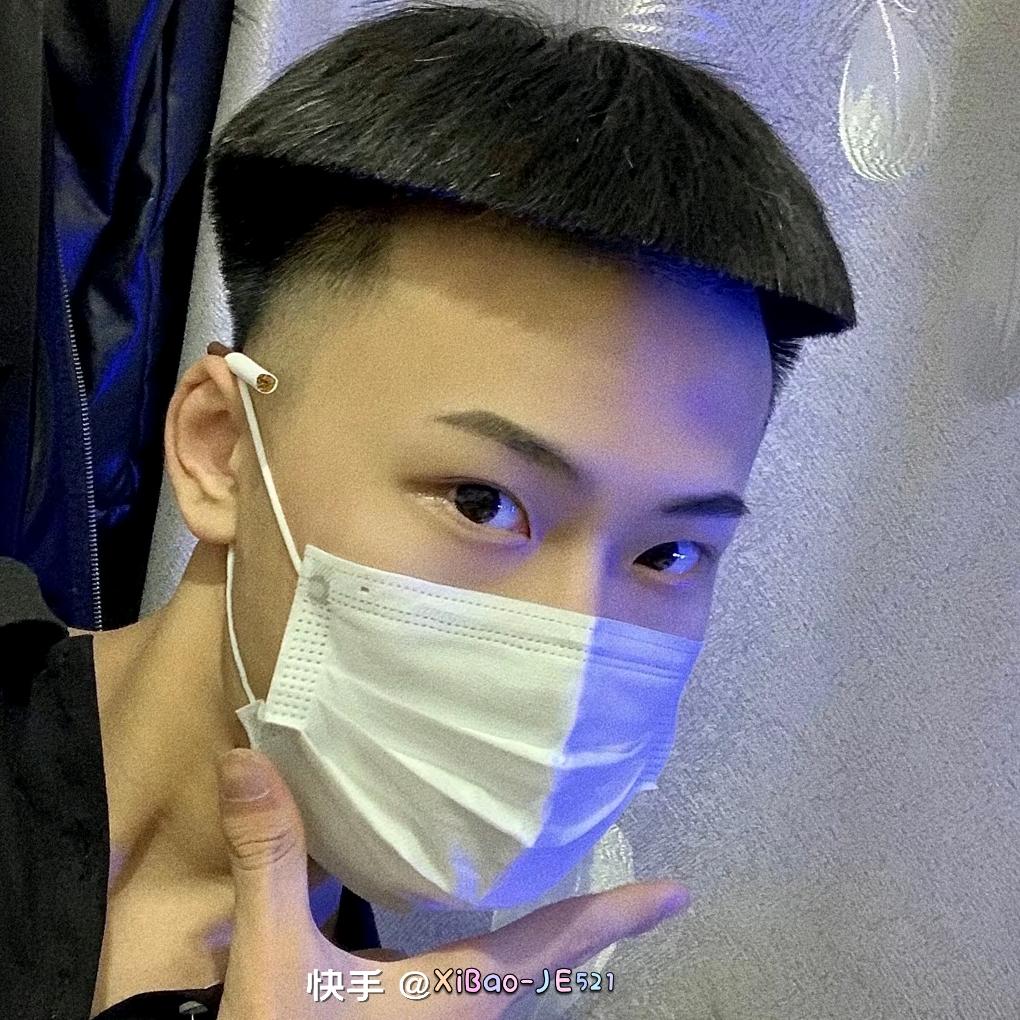 爱啃奶盖的男孩