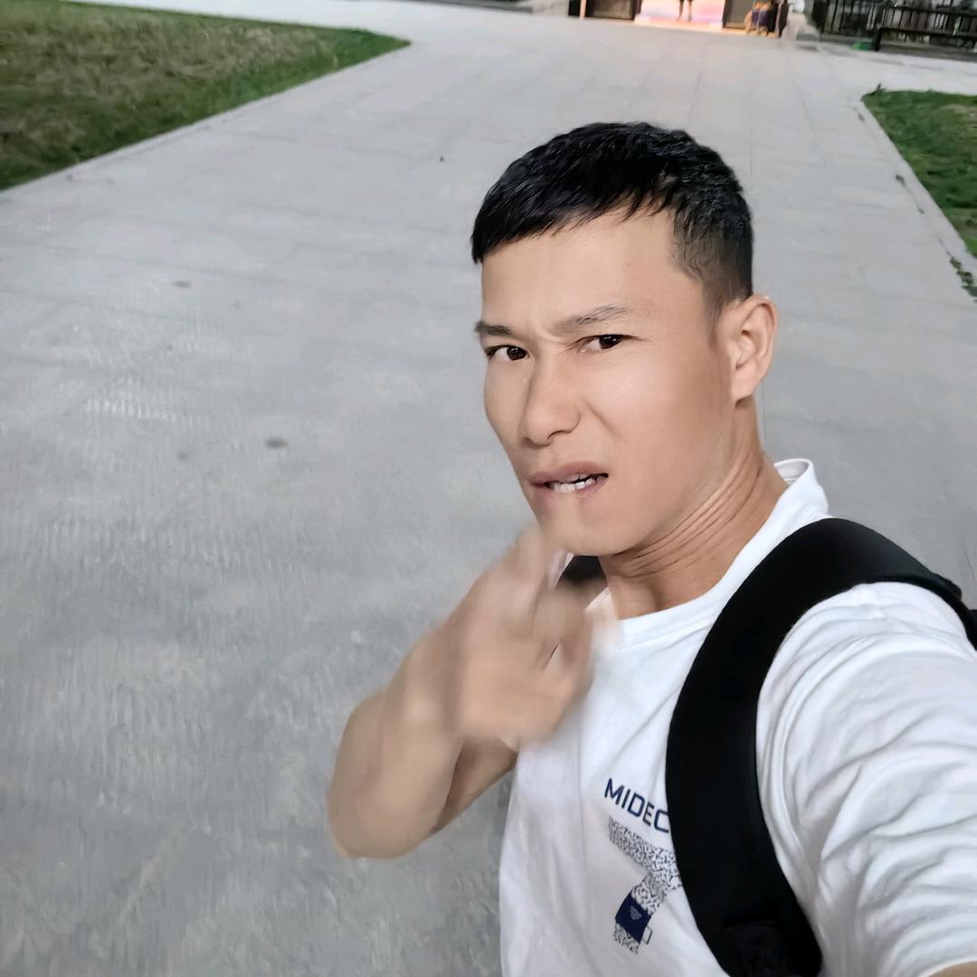 开抓木器的黄先生